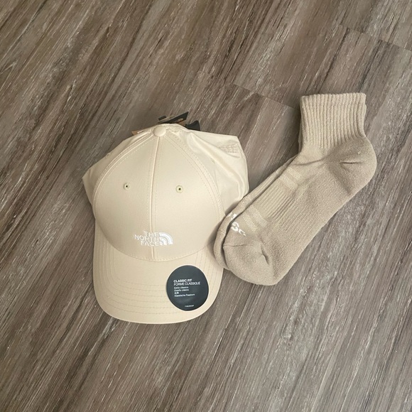 The North Face Other - The North Face Gravel Tech Hat and DSG sock bundle